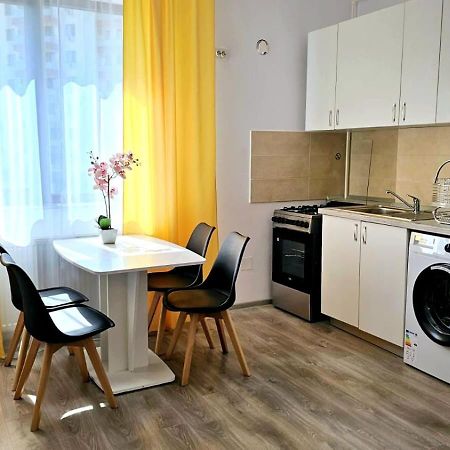 Evelyn Modern Apartment Near Palas Iasi Eksteriør bilde