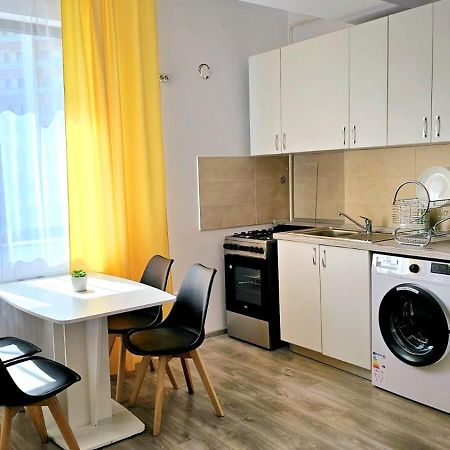 Evelyn Modern Apartment Near Palas Iasi Eksteriør bilde