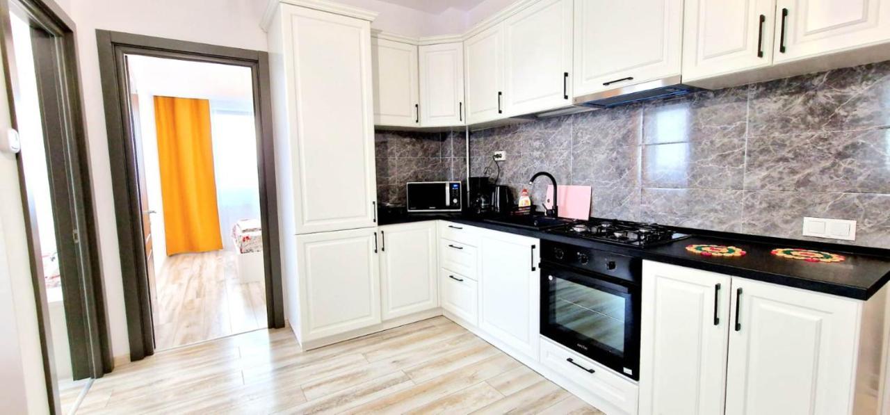 Evelyn Modern Apartment Near Palas Iasi Eksteriør bilde