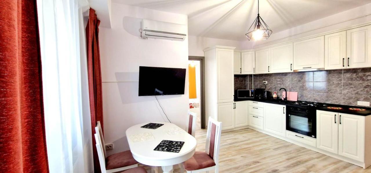 Evelyn Modern Apartment Near Palas Iasi Eksteriør bilde