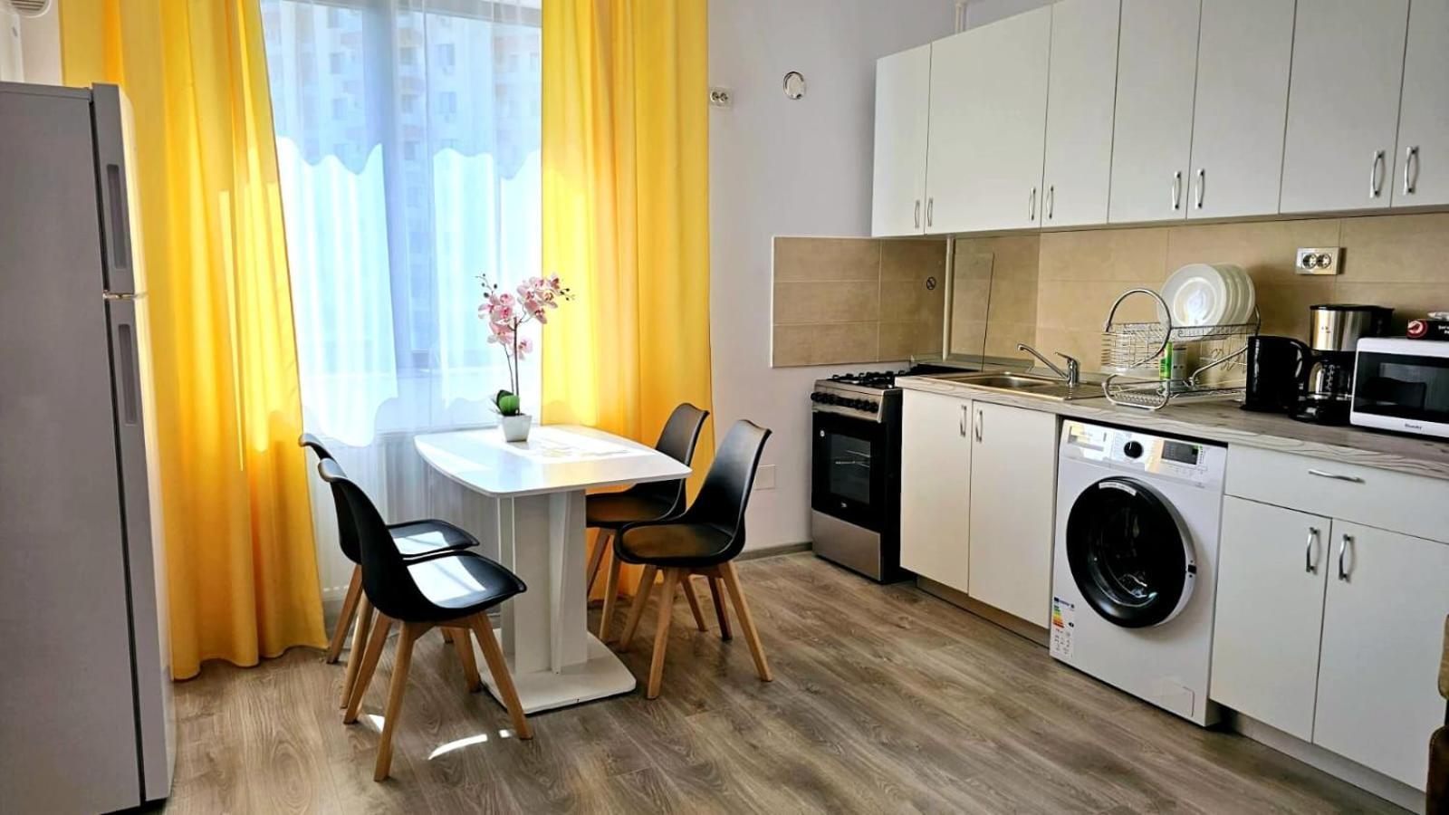 Evelyn Modern Apartment Near Palas Iasi Eksteriør bilde